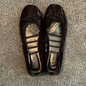 Me Too Burgundy flats size 9.5 W